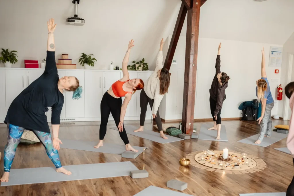 skupinova-lekce-jogy-lucie-ruzickova skupinova lekce jogy lucie ruzickova - Lucie Růžičková